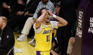 比肩比尔海斯在新赛季将拥有交易否决权！