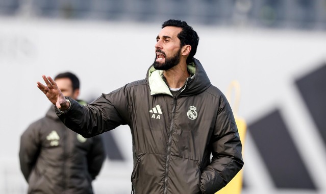 云开体育官网-值得期待，皇马官方晒阿韦洛亚执教一线队首训照片