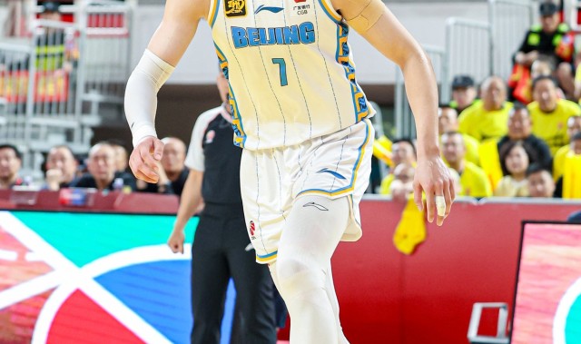 云开体育-加油！队记：我认为曾凡博是篮网最后一个双向合同名额的头号人选