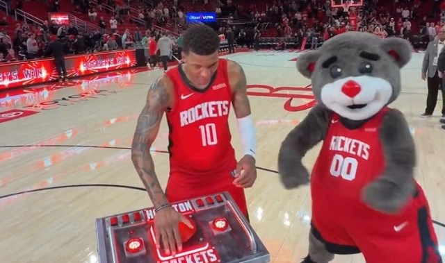 云开体育-今天终于起飞了！小贾赛后出席主场新仪式 拍下按钮让火箭升空